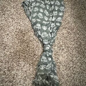 Gray Skull Print Scarf